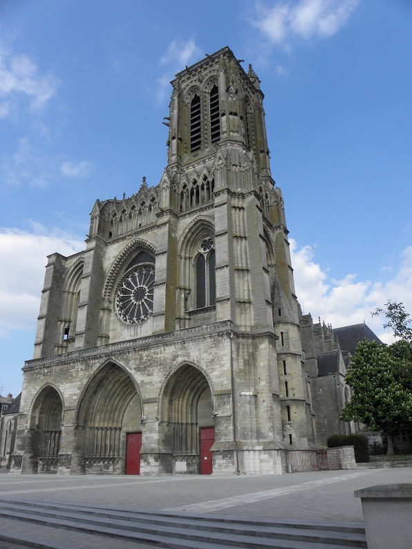 46 - 18.04.404 - CATHEDRALE SOISSONS